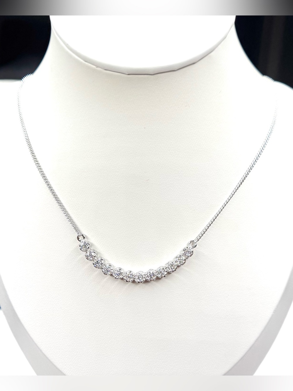 MOISSANITE 18K WG 3 c.t.w VIDEO